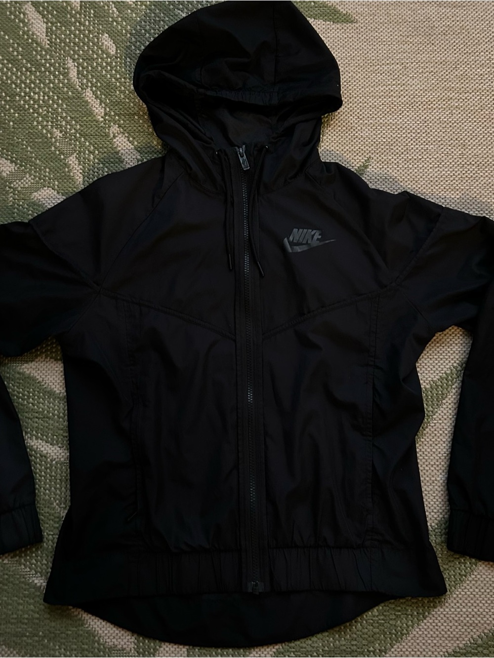 Nike Windrunner Hooded Jacket in Black size S